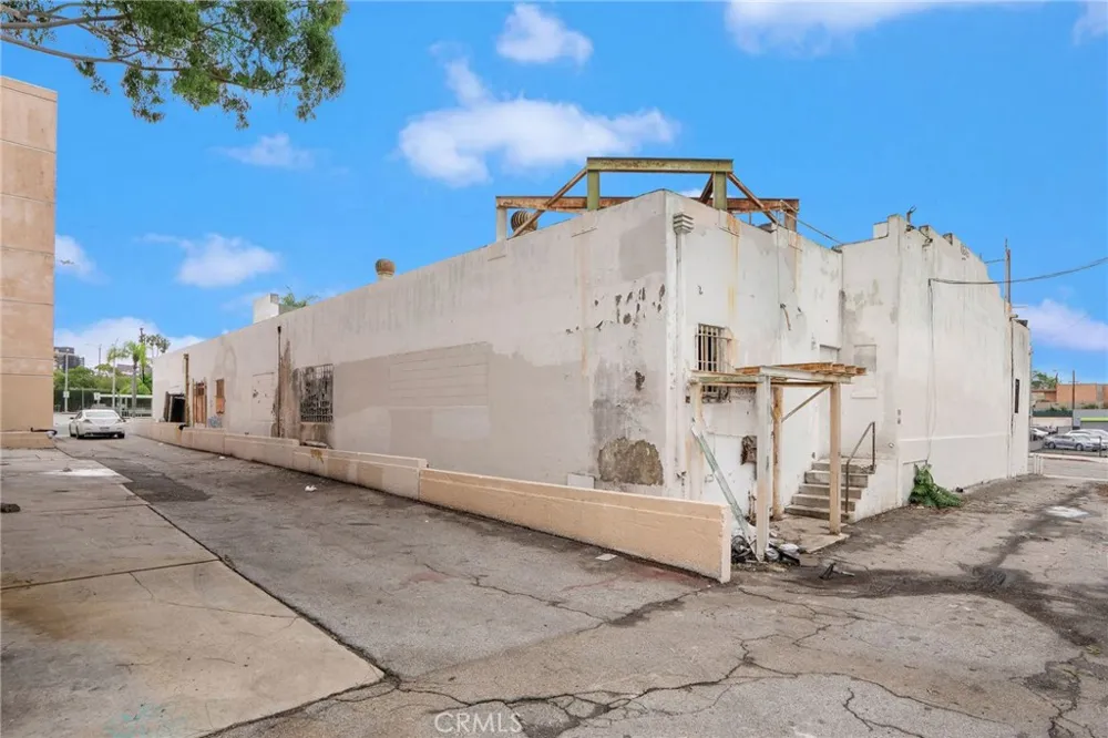 317 S La Brea Inglewood, CA 90301