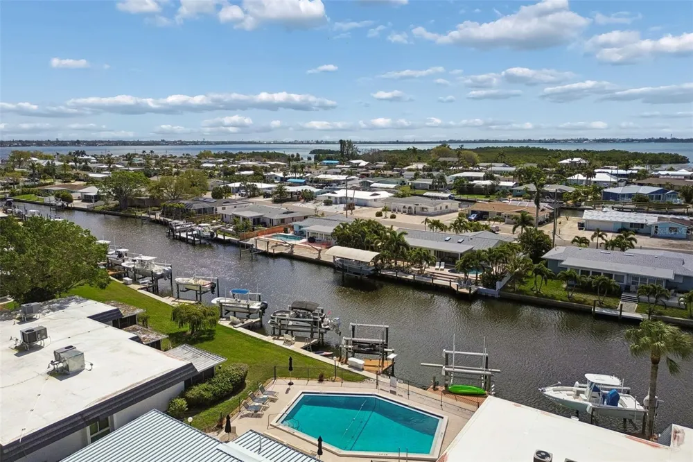 10443 WATERBIRD WAY Bradenton, FL 34209