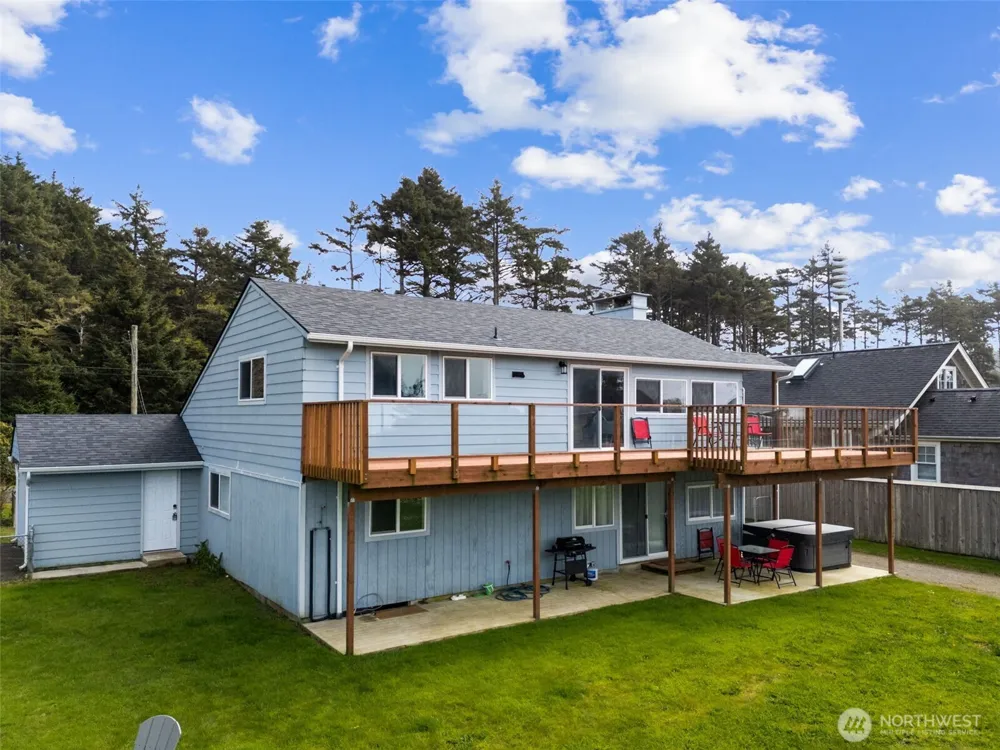 34 4th Street S Pacific Beach, WA 98571
