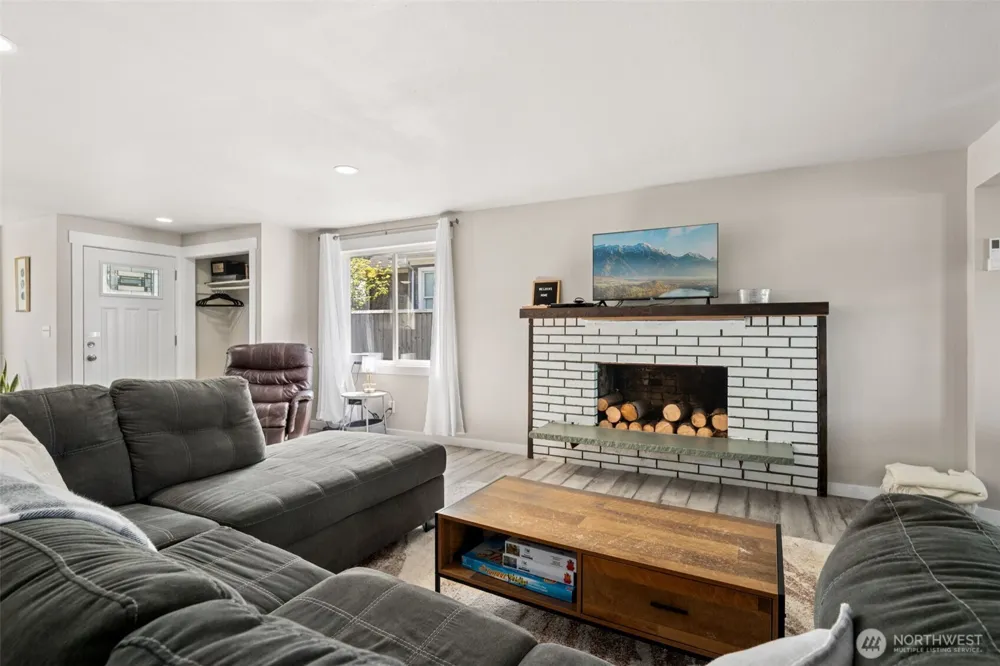 34 4th Street S Pacific Beach, WA 98571