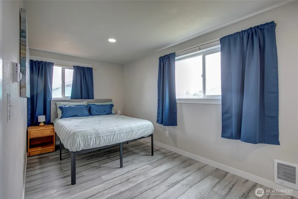 34 4th Street S Pacific Beach, WA 98571