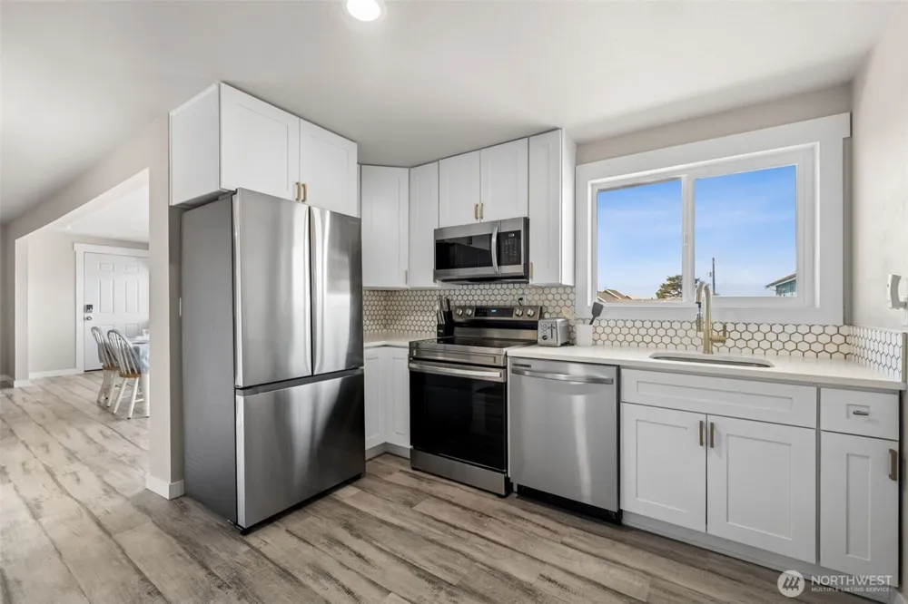 34 4th Street S Pacific Beach, WA 98571