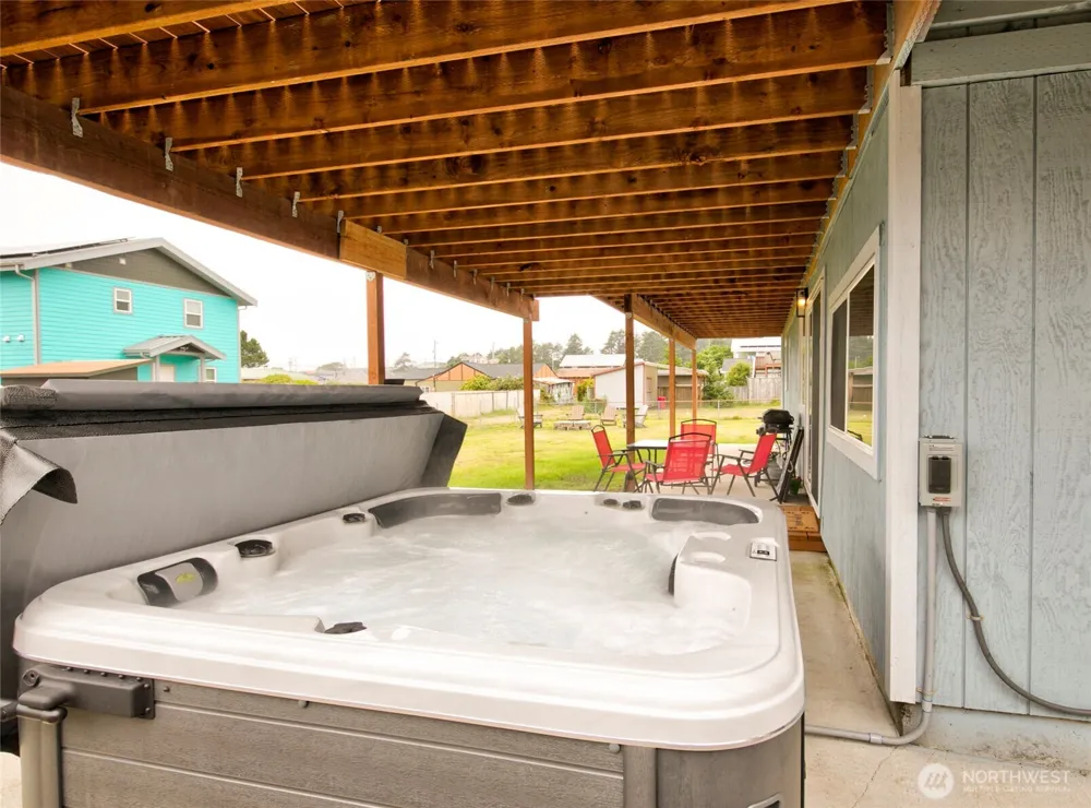 34 4th Street S Pacific Beach, WA 98571