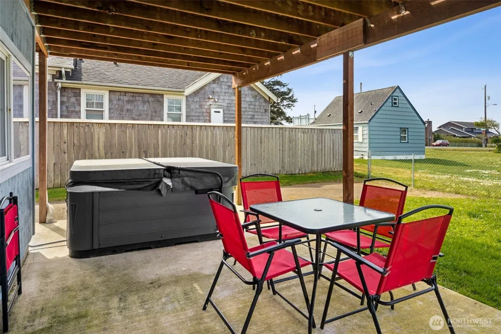 34 4th Street S Pacific Beach, WA 98571