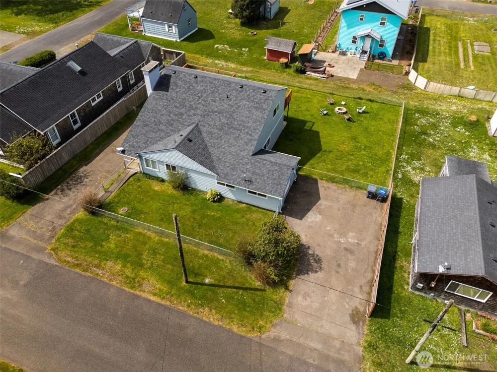 34 4th Street S Pacific Beach, WA 98571