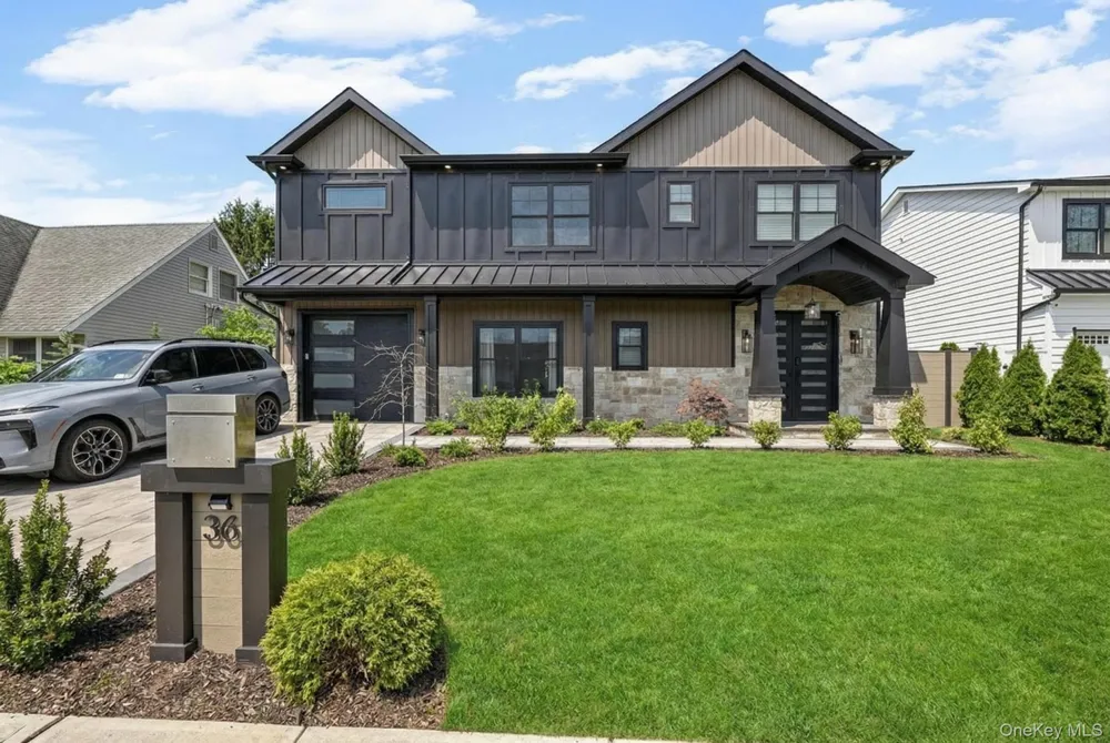 36 Foster Lane Westbury, NY 11590