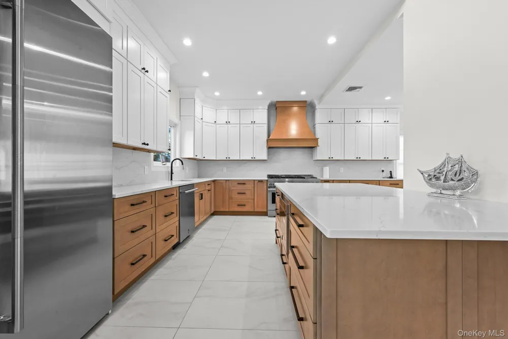 36 Foster Lane Westbury, NY 11590