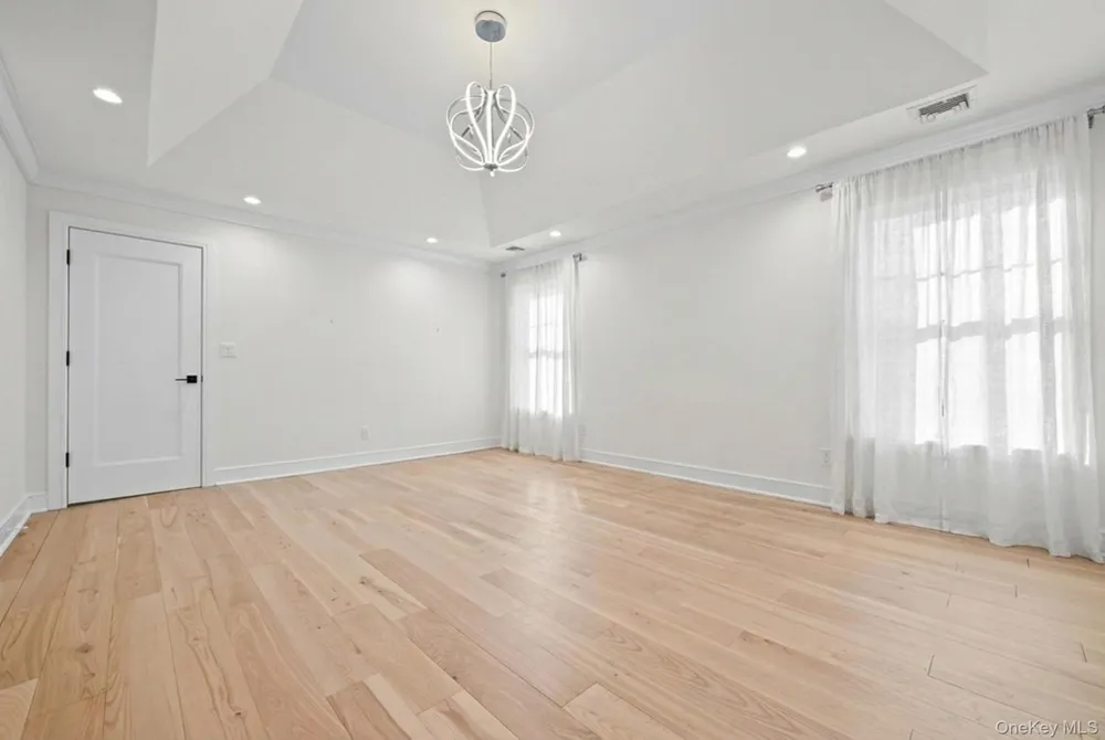 36 Foster Lane Westbury, NY 11590