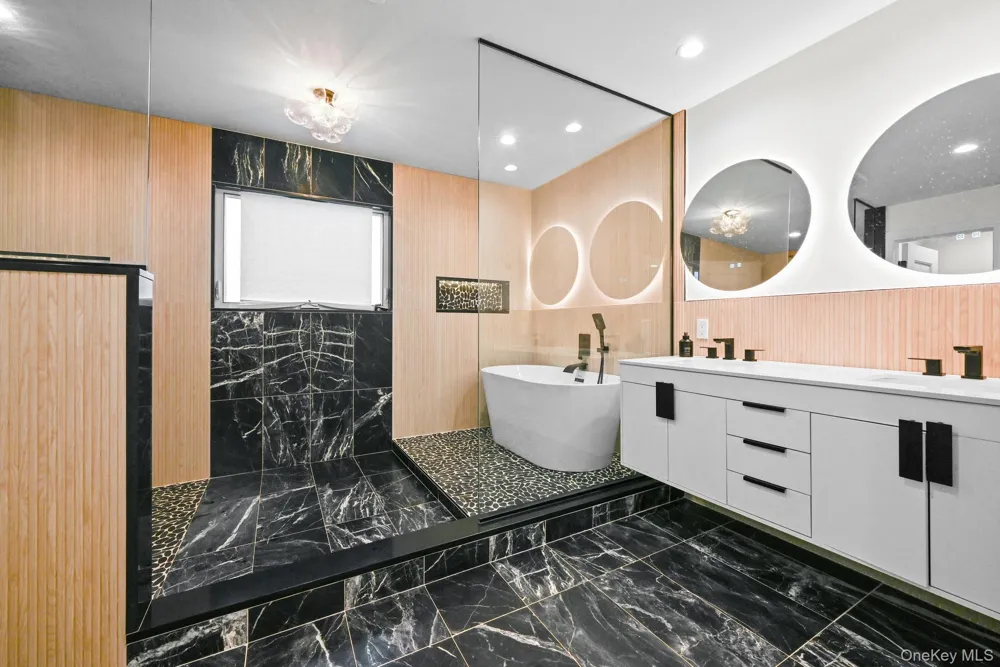 36 Foster Lane Westbury, NY 11590