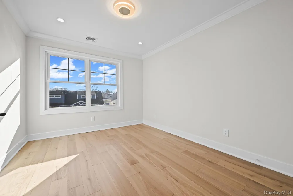 36 Foster Lane Westbury, NY 11590