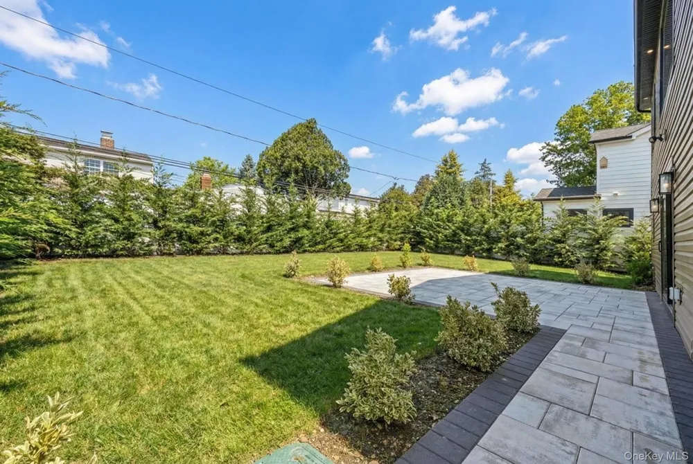 36 Foster Lane Westbury, NY 11590