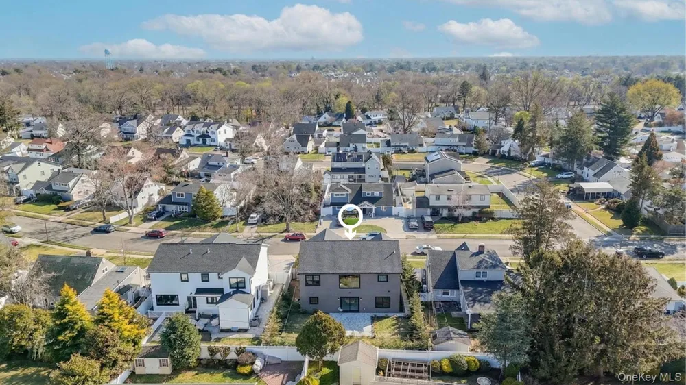 36 Foster Lane Westbury, NY 11590