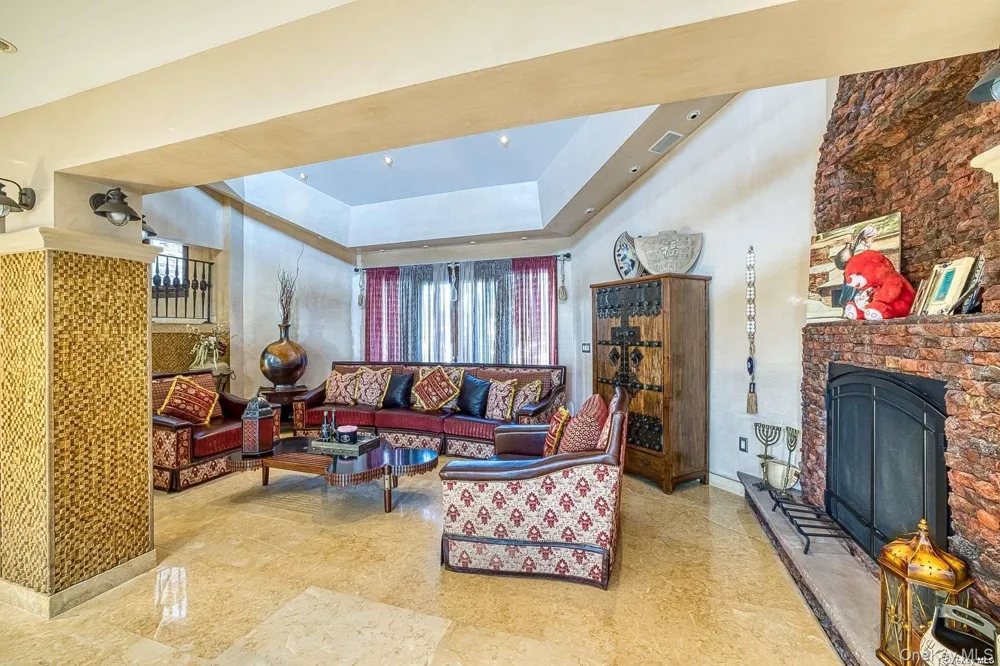 959 S End Road Woodmere, NY 11598