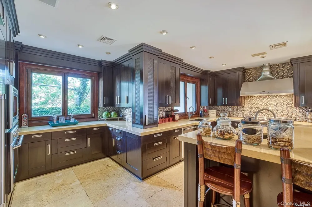959 S End Road Woodmere, NY 11598