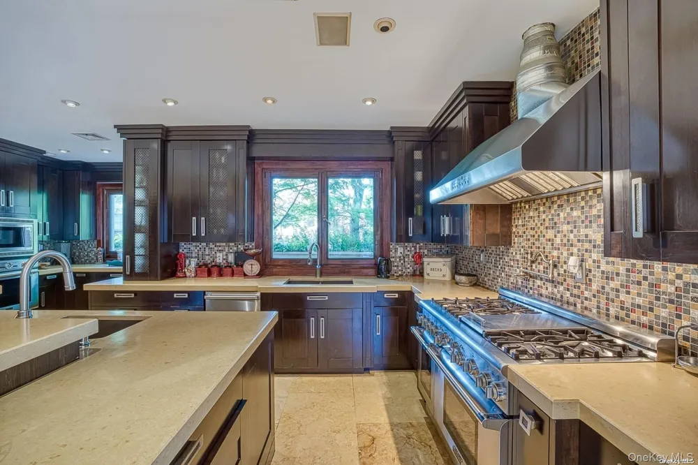 959 S End Road Woodmere, NY 11598
