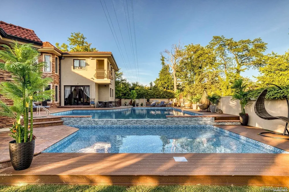 959 S End Road Woodmere, NY 11598
