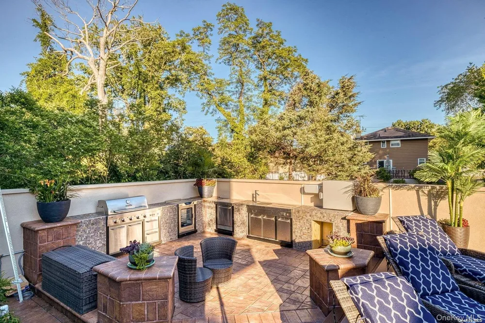959 S End Road Woodmere, NY 11598