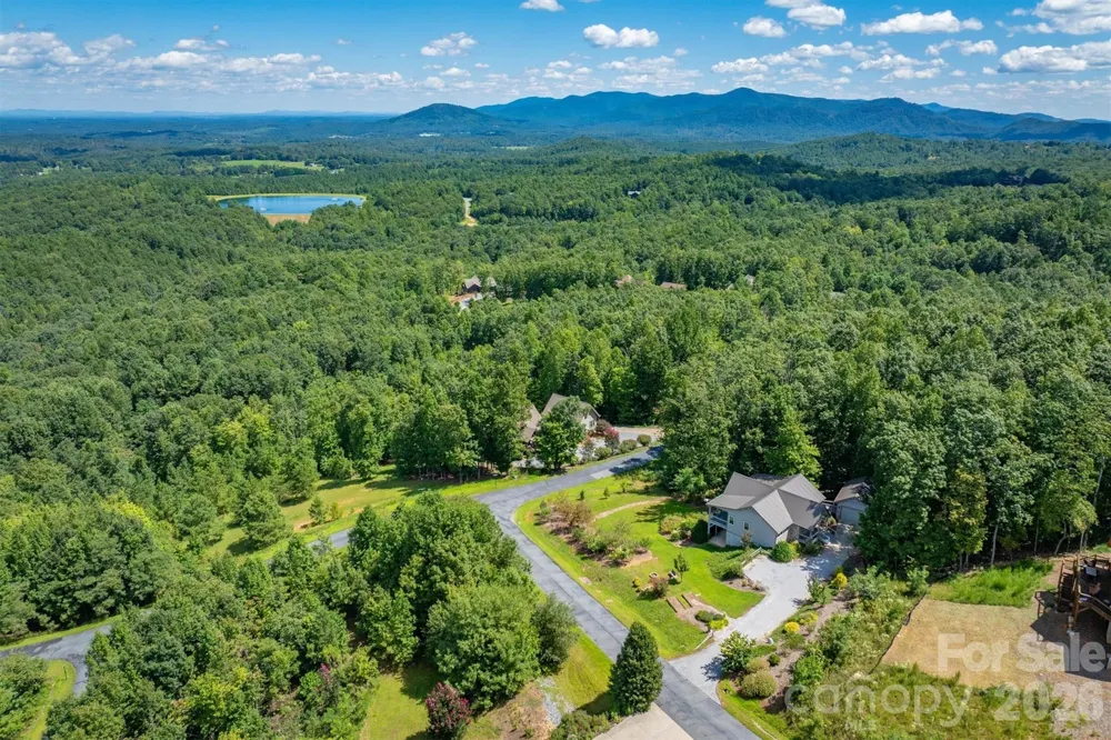 2262 Grandview Peaks Drive Nebo, NC 28761