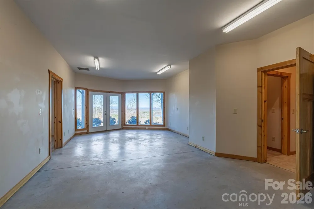 2262 Grandview Peaks Drive Nebo, NC 28761