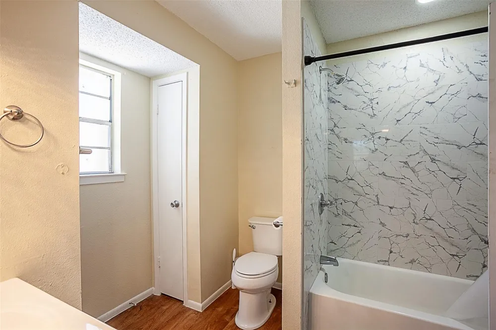 4150 Crow Road #10 Beaumont, TX 77706