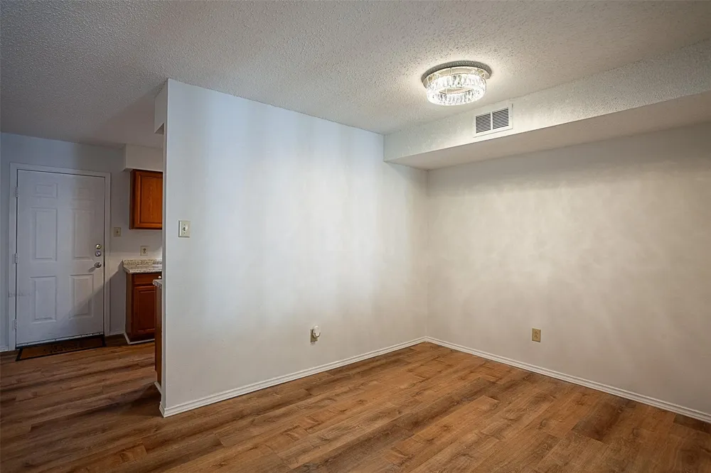 4150 Crow Road #10 Beaumont, TX 77706