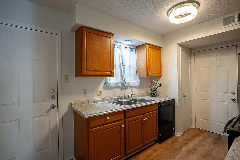 4150 Crow Road #10 Beaumont, TX 77706