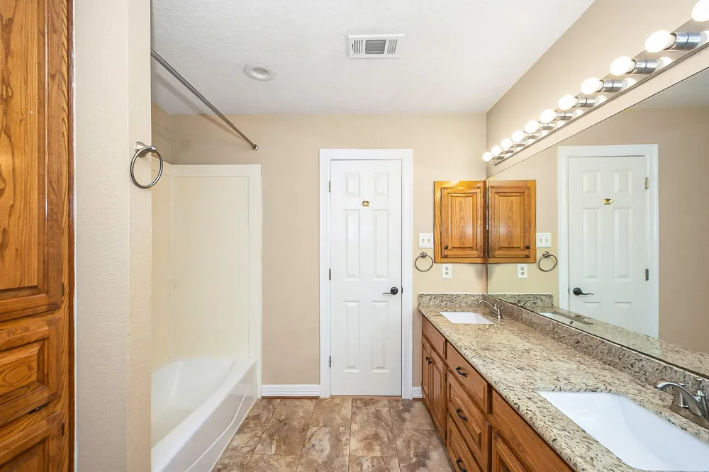 4200 County Road 502e Sweeny, TX 77480
