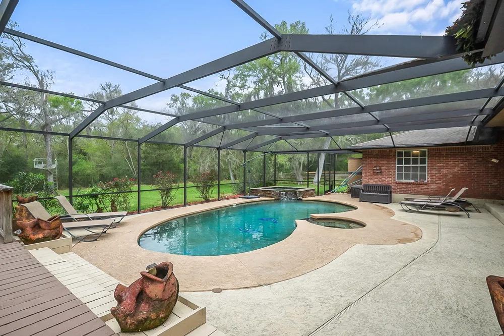 4200 County Road 502e Sweeny, TX 77480