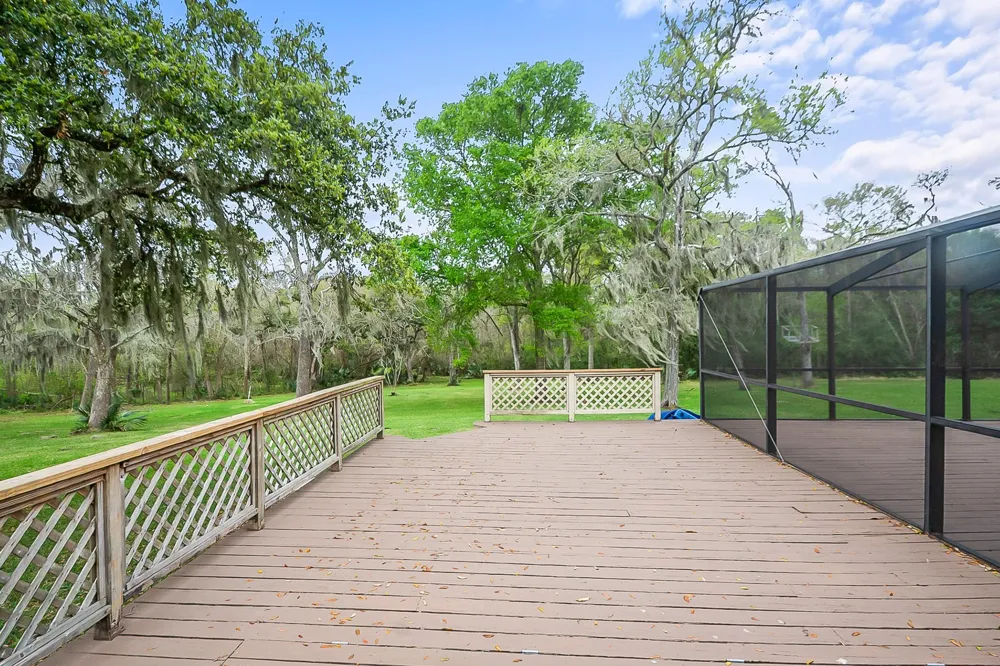 4200 County Road 502e Sweeny, TX 77480