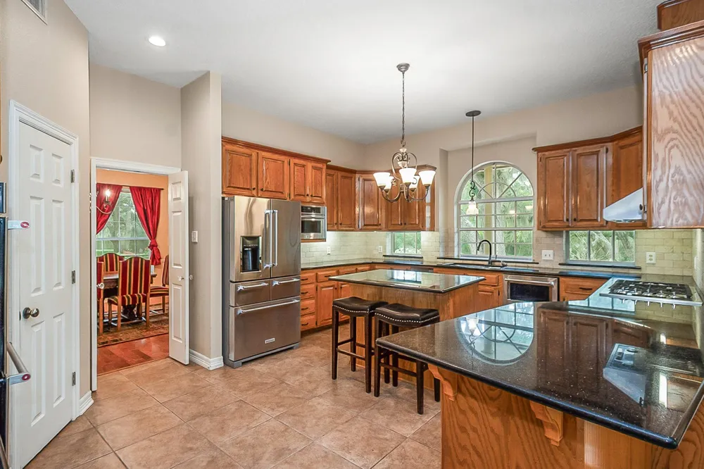 4200 County Road 502e Sweeny, TX 77480