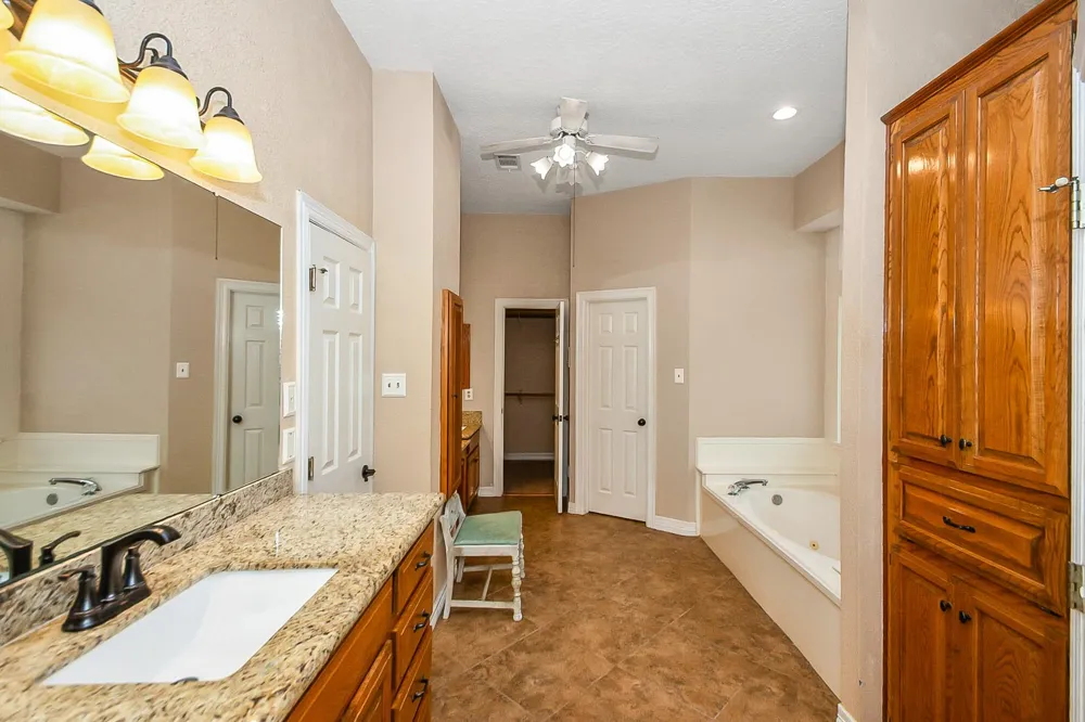 4200 County Road 502e Sweeny, TX 77480
