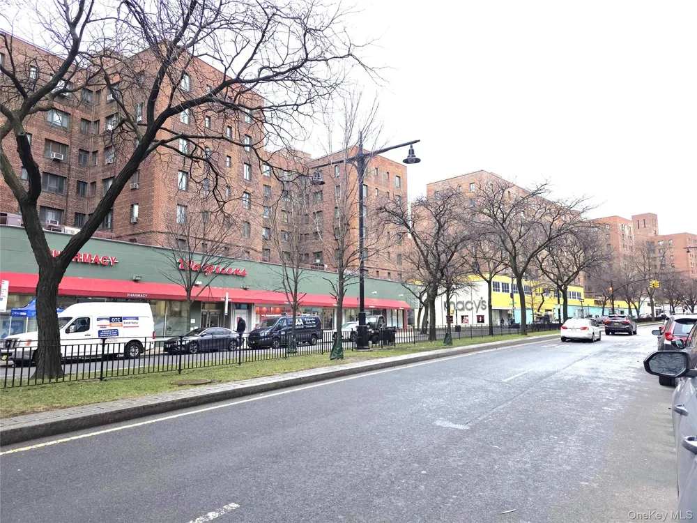1332 Metropolitan Avenue #4K Bronx, NY 10462