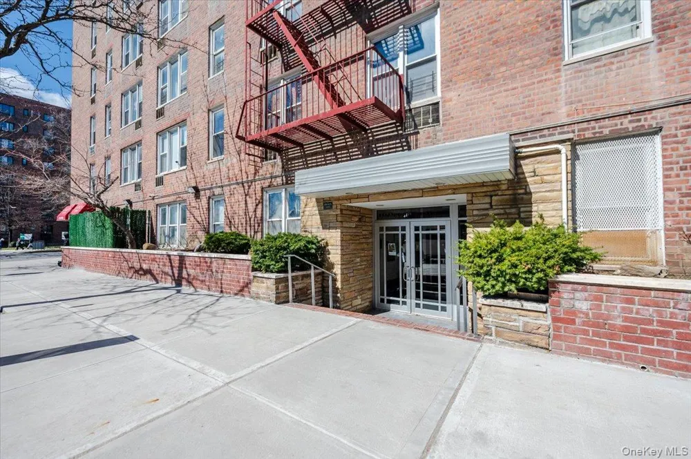 1332 Metropolitan Avenue #4K Bronx, NY 10462