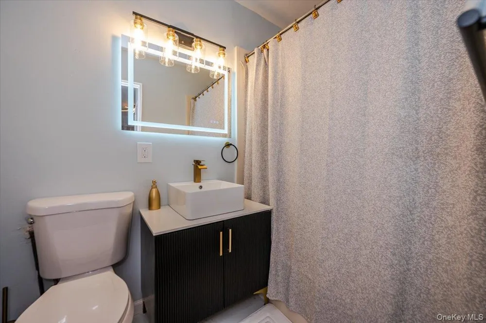 1332 Metropolitan Avenue #4K Bronx, NY 10462