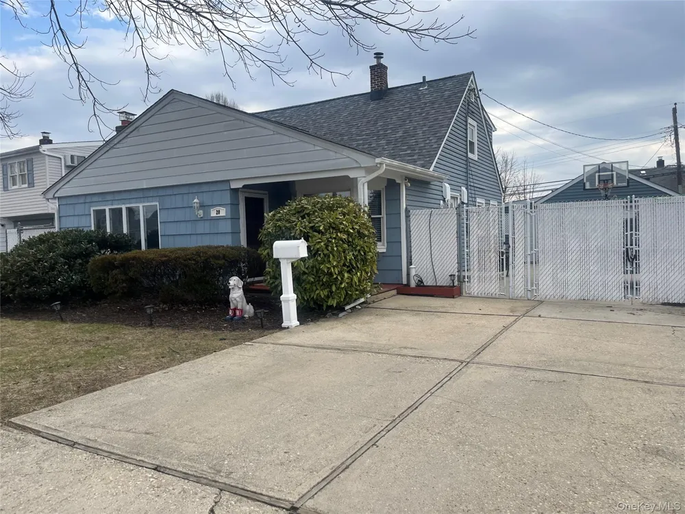 20 Peacock Lane Levittown, NY 11756
