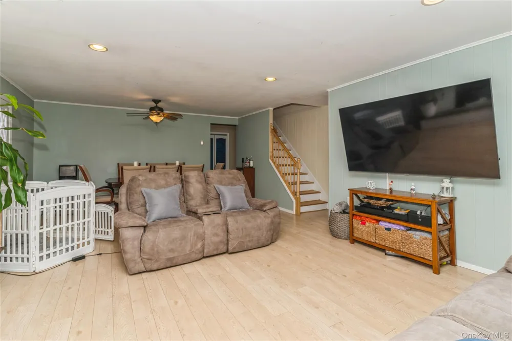 20 Peacock Lane Levittown, NY 11756