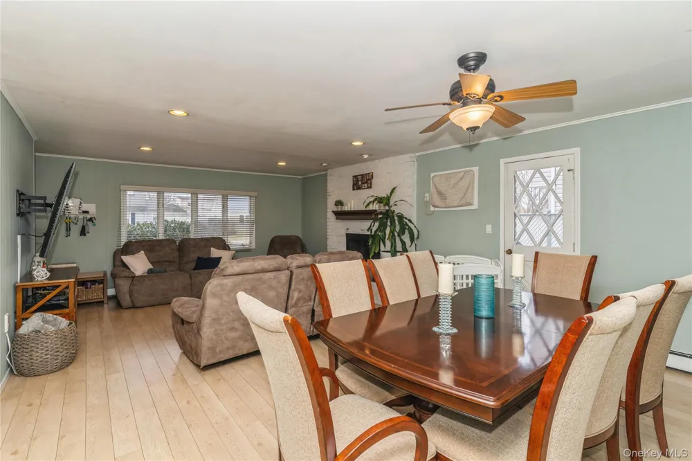 20 Peacock Lane Levittown, NY 11756