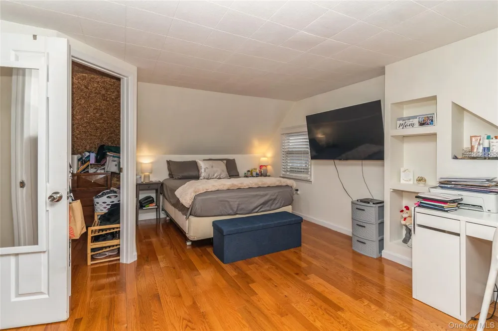 20 Peacock Lane Levittown, NY 11756