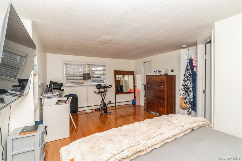 20 Peacock Lane Levittown, NY 11756