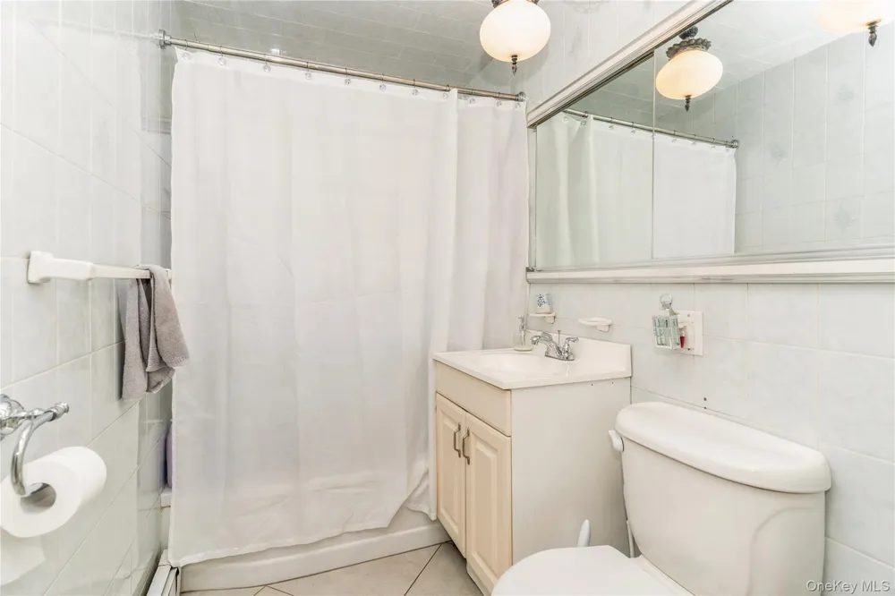 20 Peacock Lane Levittown, NY 11756