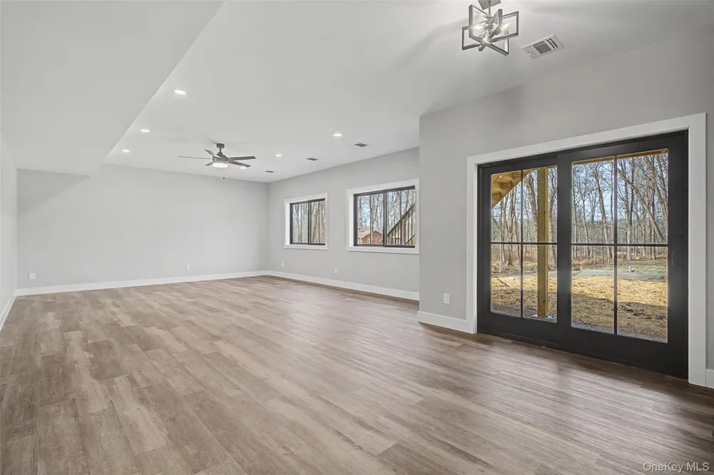 93 York Road S Bloomingburg, NY 12721