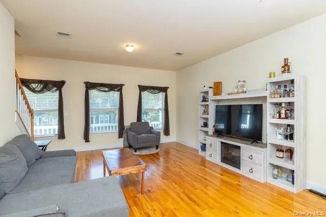31 Barley Lane Patchogue, NY 11772