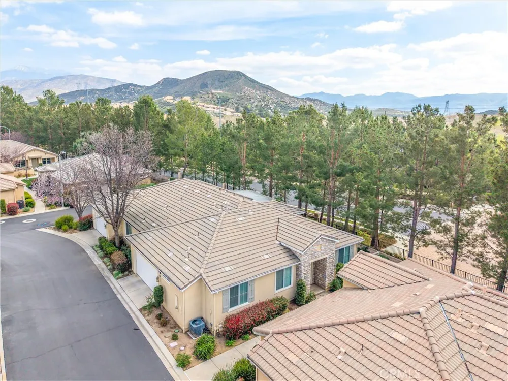 1637 Beaver Creek Beaumont, CA 92223