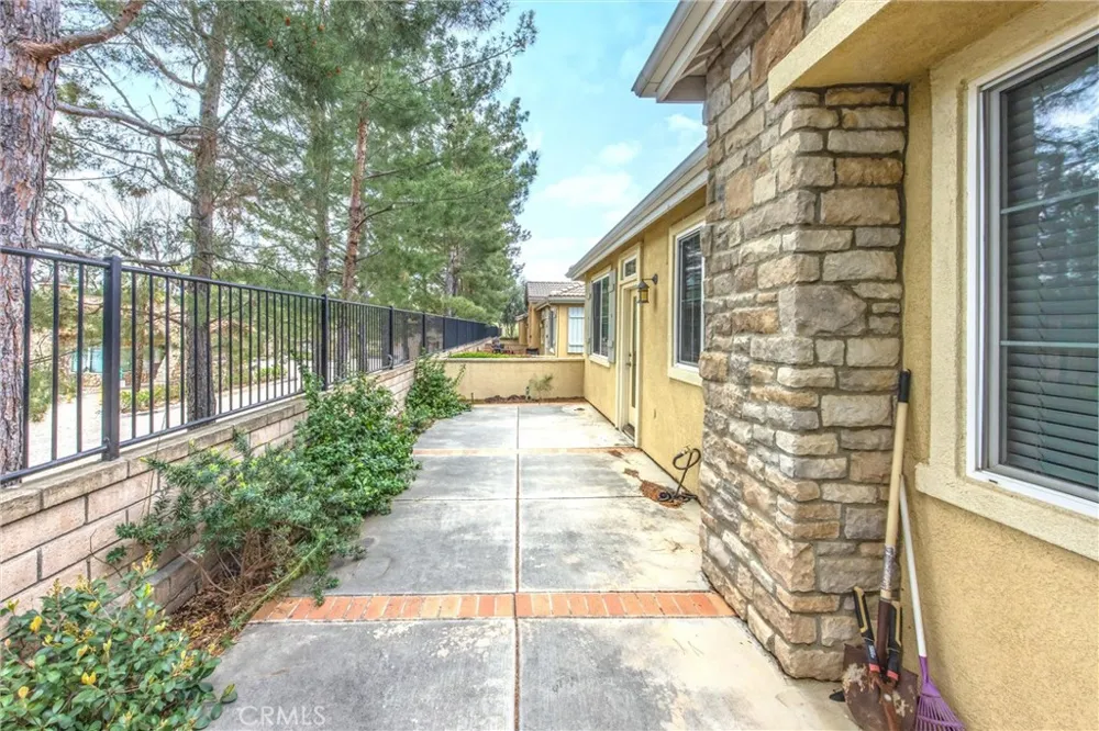 1637 Beaver Creek Beaumont, CA 92223