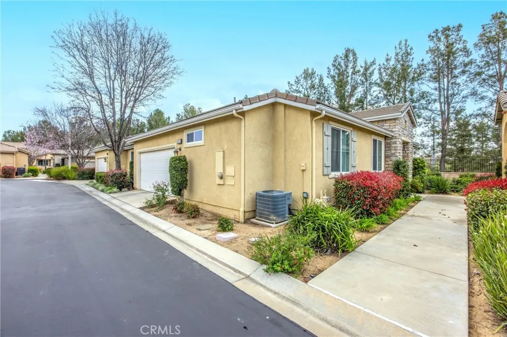 1637 Beaver Creek Beaumont, CA 92223