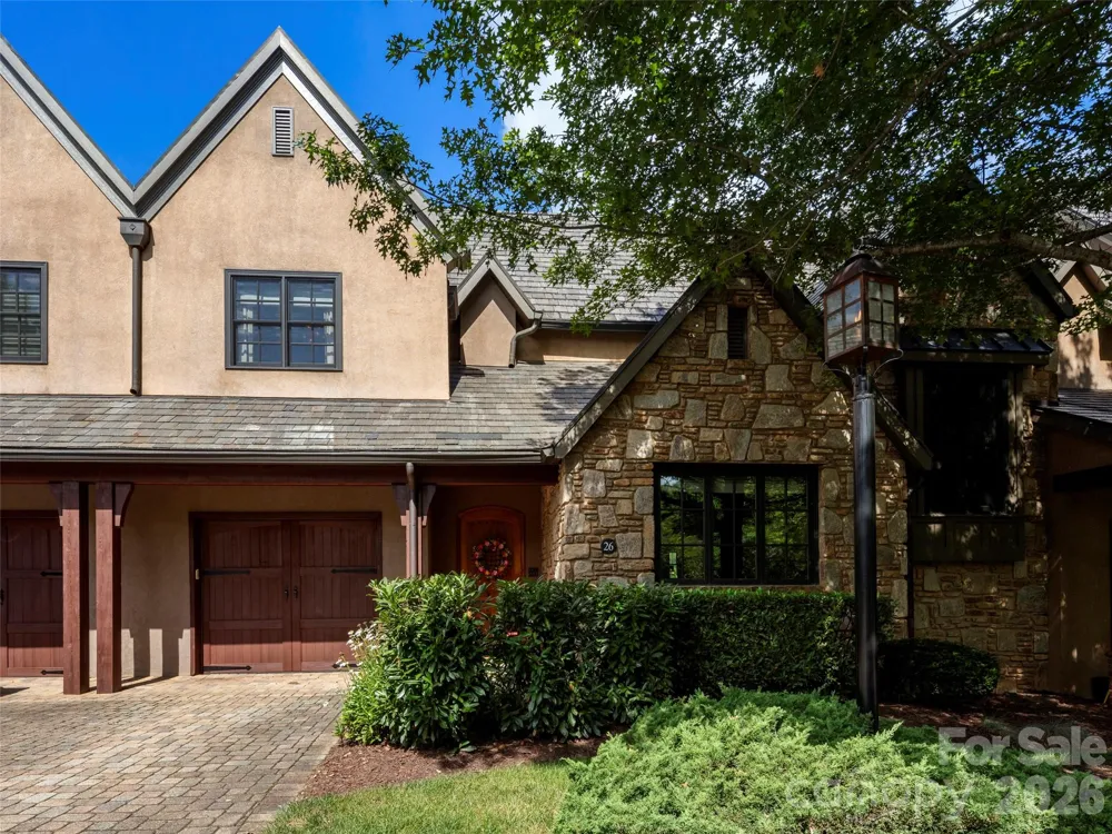 26 Village Oak Drive Arden, NC 28704
