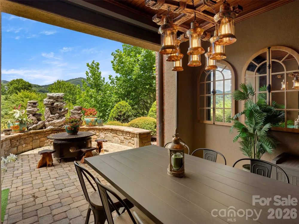 26 Village Oak Drive Arden, NC 28704