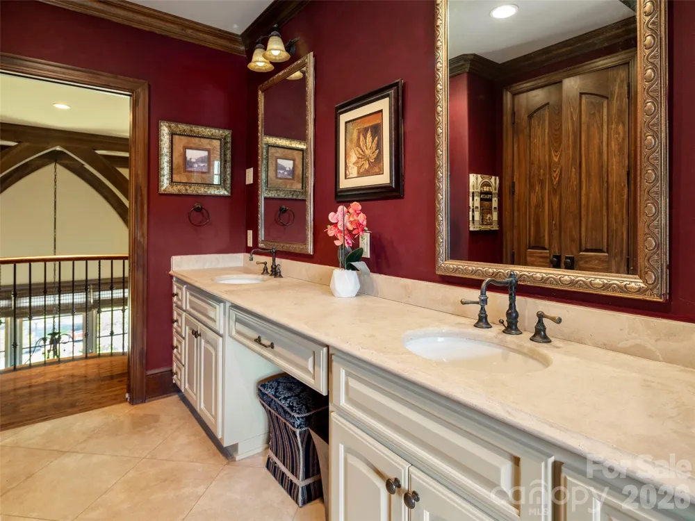 26 Village Oak Drive Arden, NC 28704