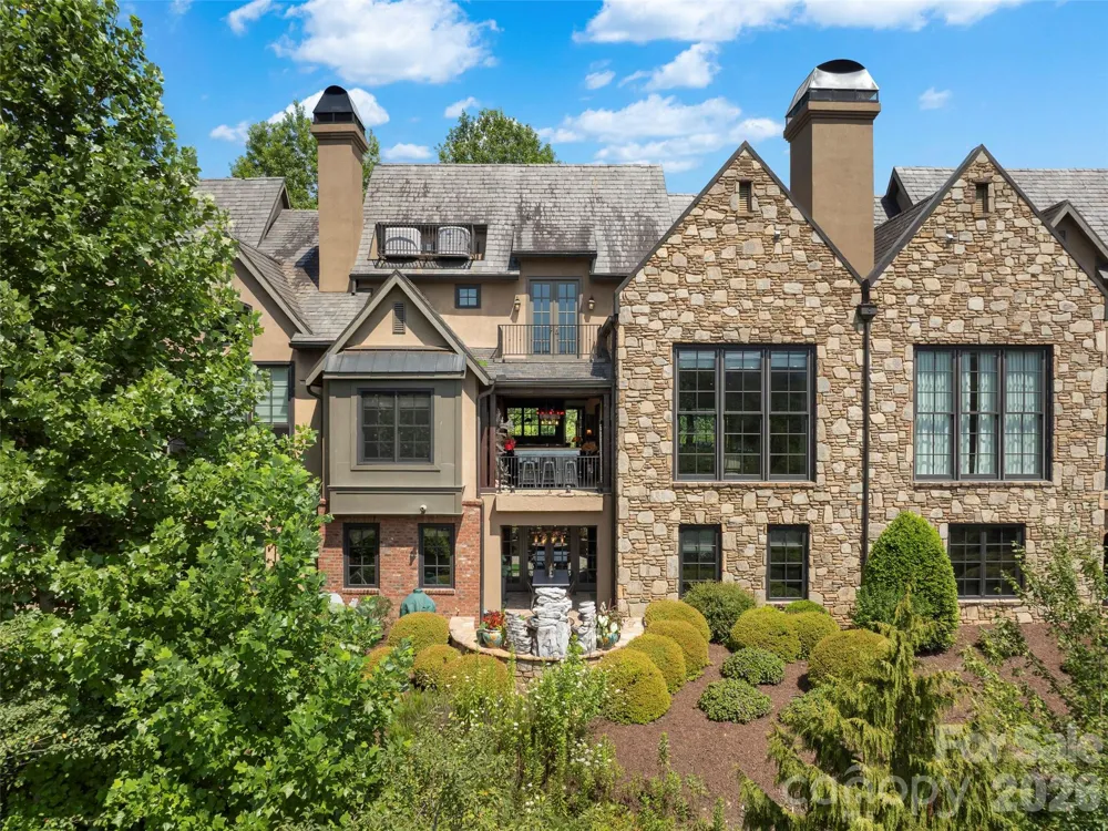 26 Village Oak Drive Arden, NC 28704
