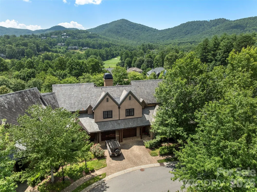 26 Village Oak Drive Arden, NC 28704